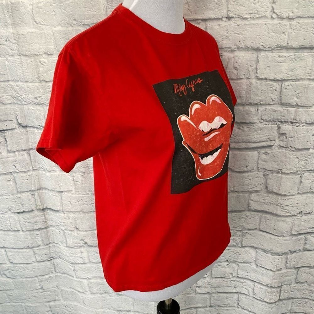 Miley Cyrus Gildan youth L short sleeve Crewneck concert t-shirt red - Picture 3 of 9